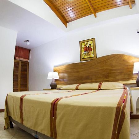 Hotel Dos Mundos Panajachel Kültér fotó